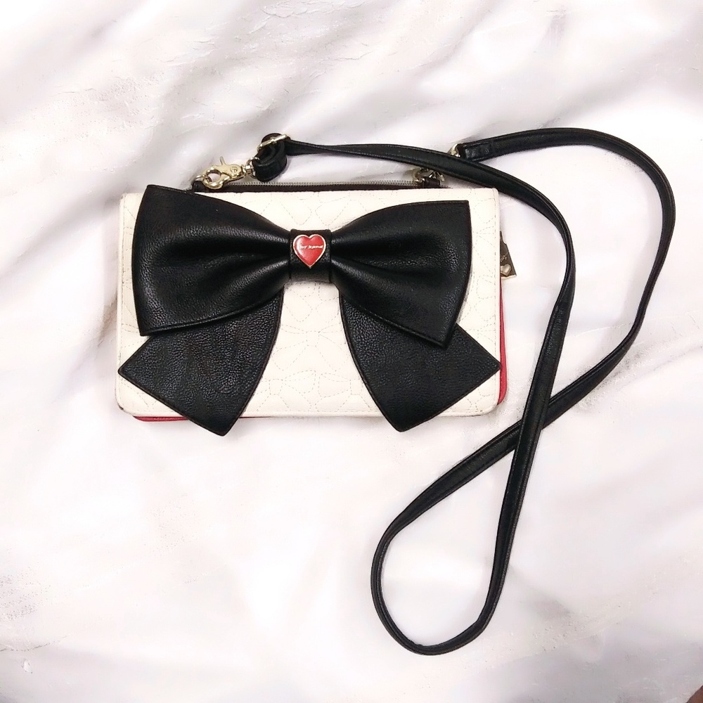 Betsey johnson crossbody purse